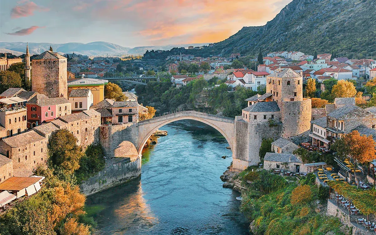 Stari most nad rijekom Neretvom u Mostaru